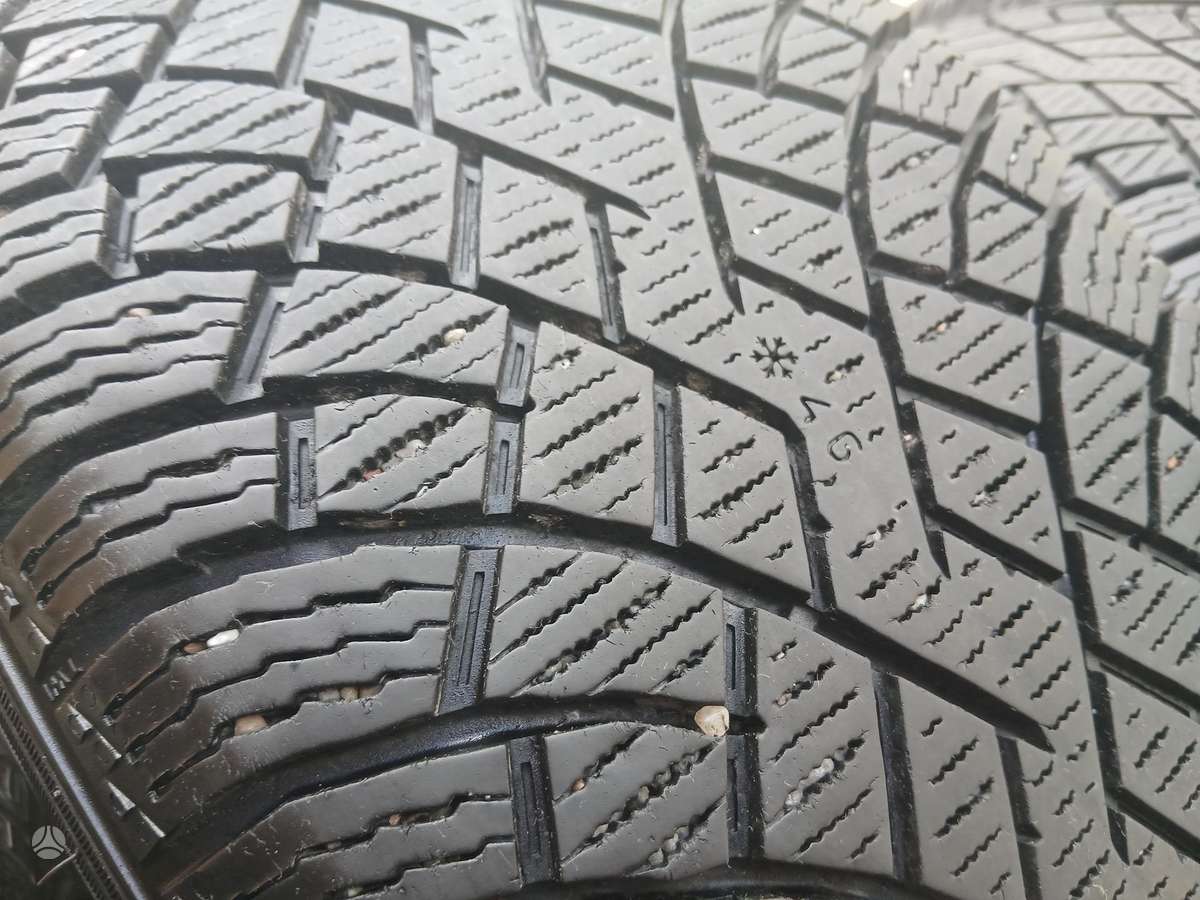 Nokian, зимние 215/55 R17