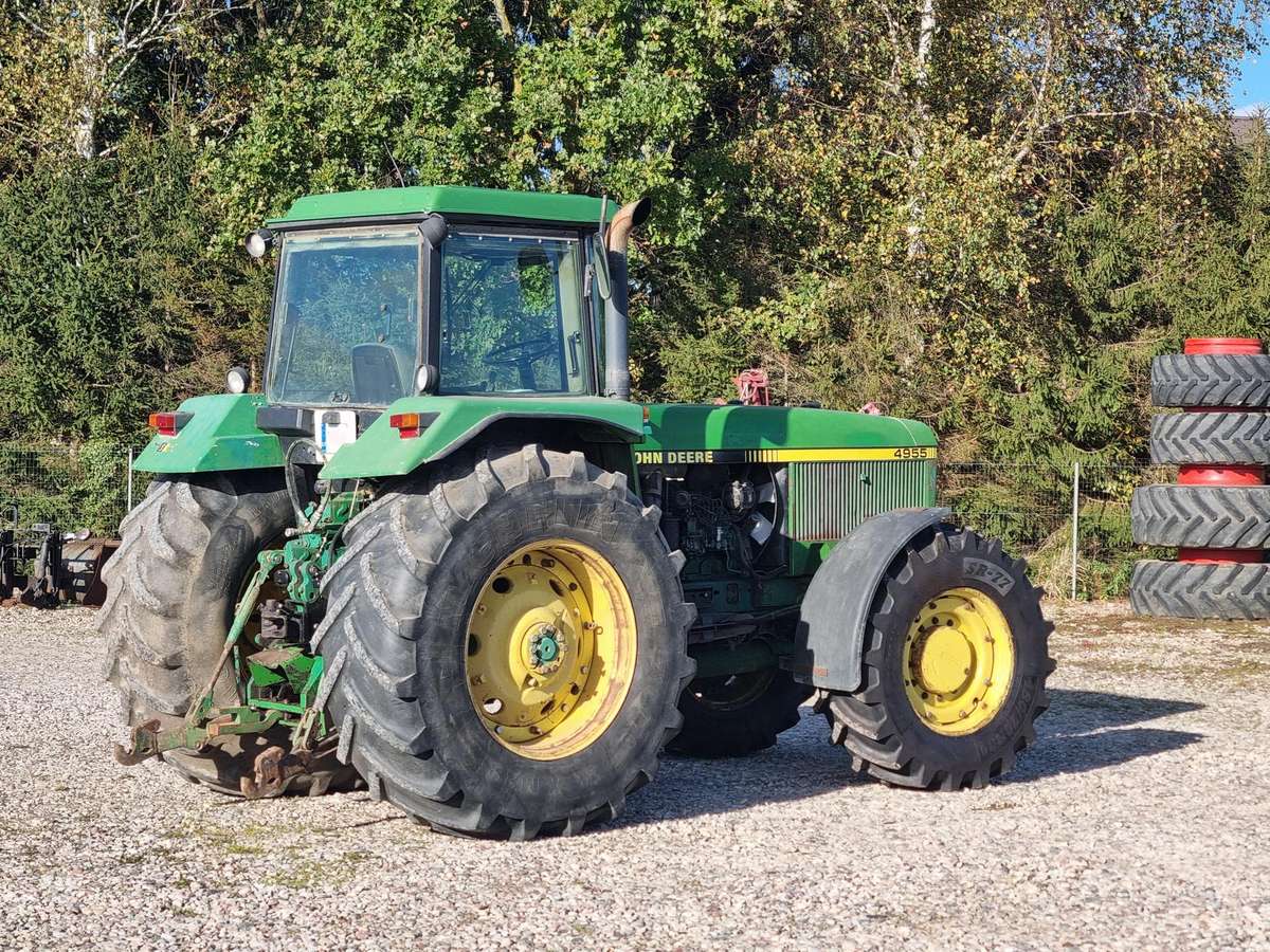 John Deere 4955, traktoriai