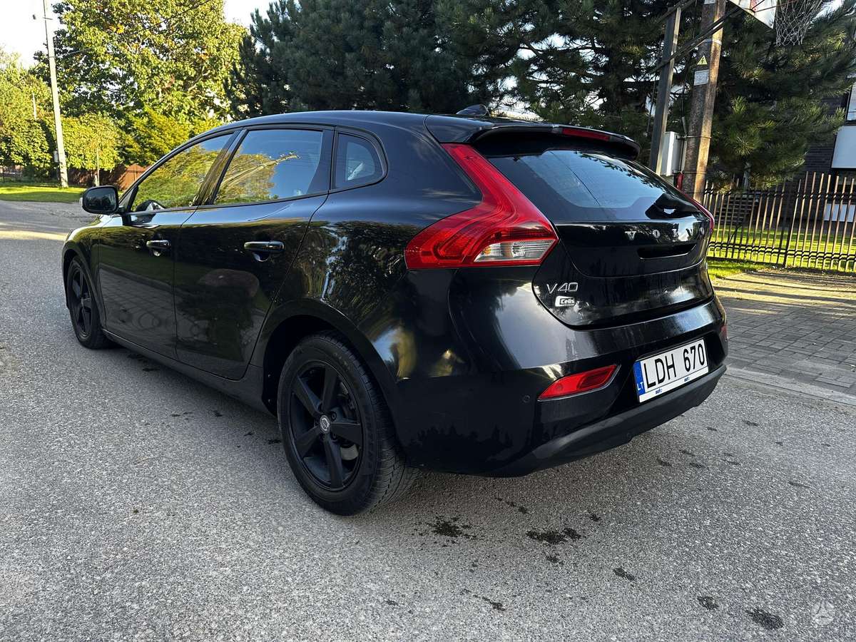Volvo V40, 1.6 l., Хэтчбек