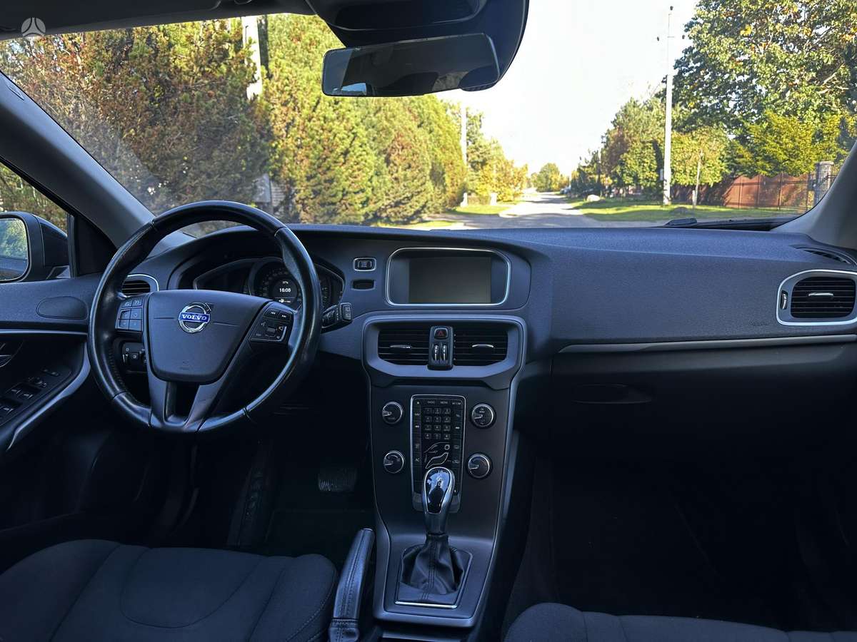Volvo V40, 1.6 l., Хэтчбек