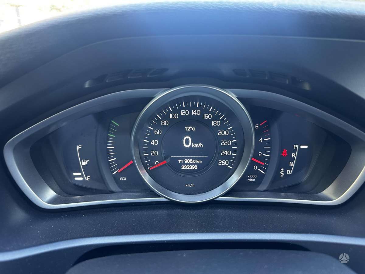 Volvo V40, 1.6 l., hatchback