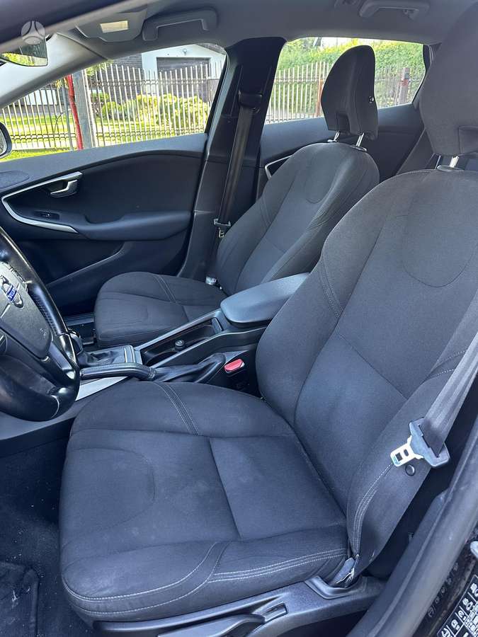 Volvo V40, 1.6 l., hatchback