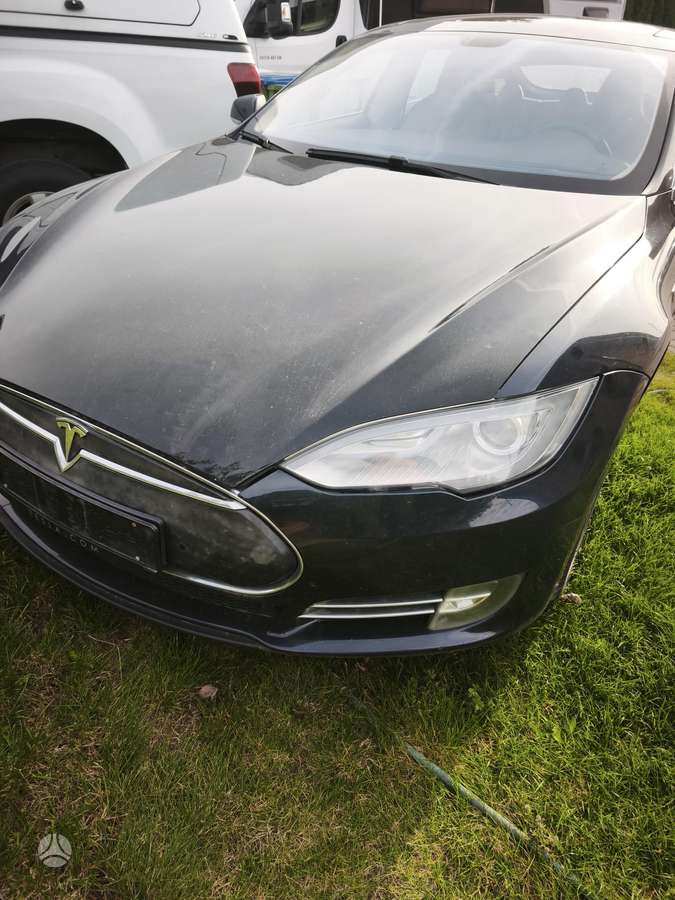 Tesla Model S 85p