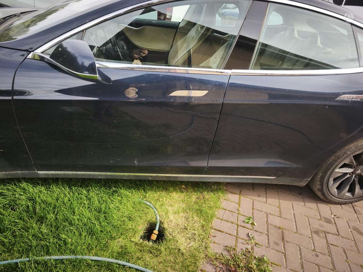 Tesla Model S 85p
