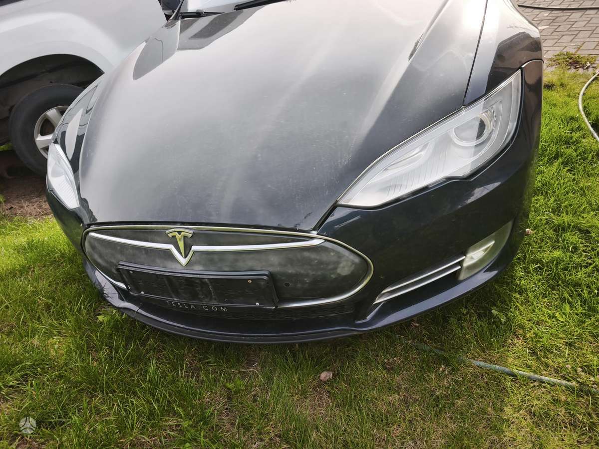 Tesla Model S 85p