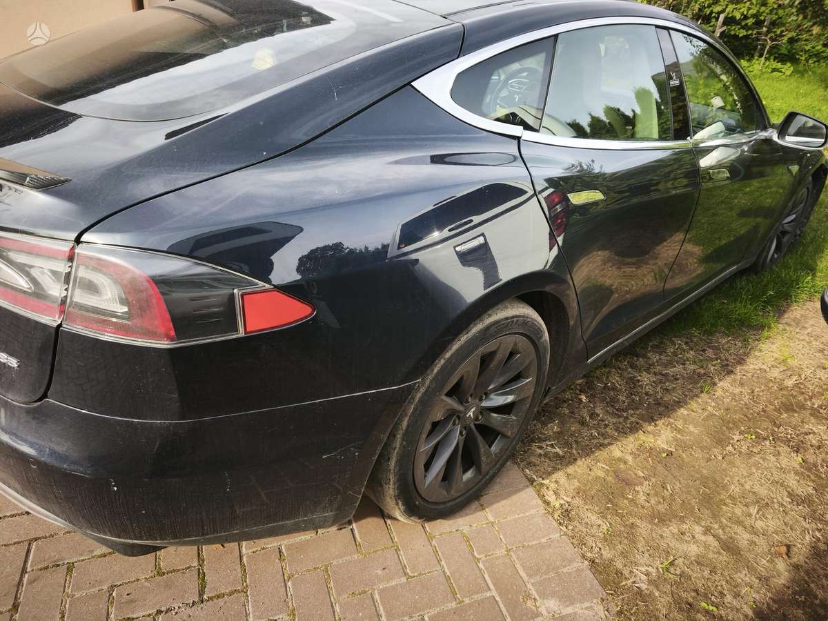 Tesla Model S 85p