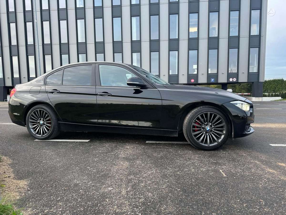 BMW 318, 1.5 l., Седан