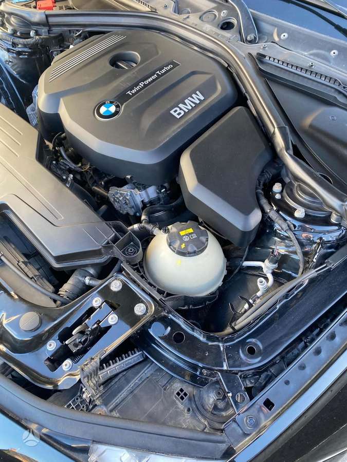 BMW 318, 1.5 l., Седан