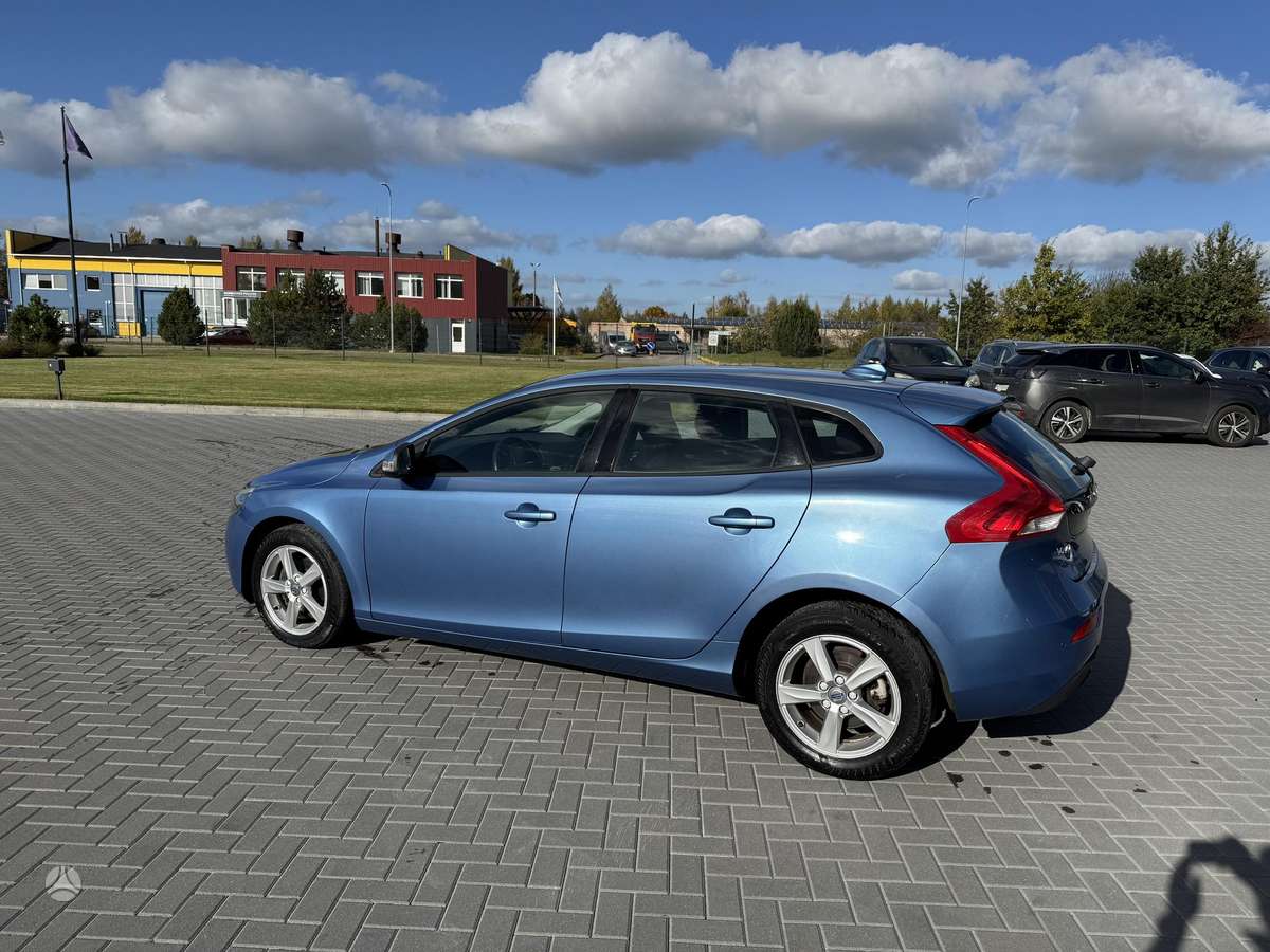 Volvo V40, 2.0 l., hatchback