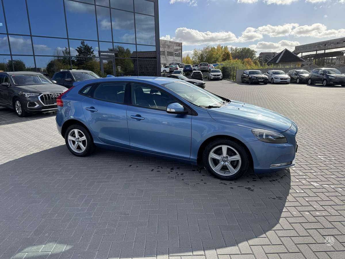 Volvo V40, 2.0 l., hatchback