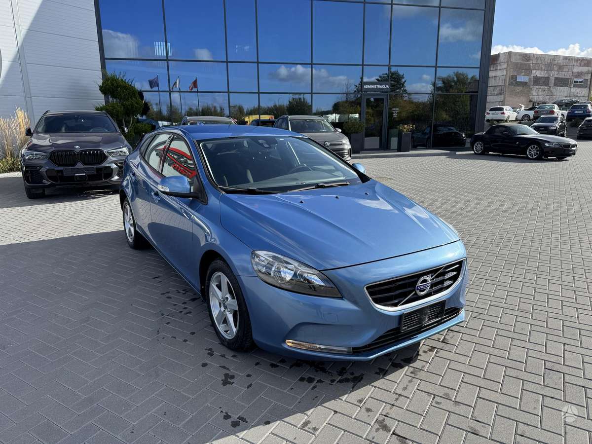 Volvo V40, 2.0 l., hatchback