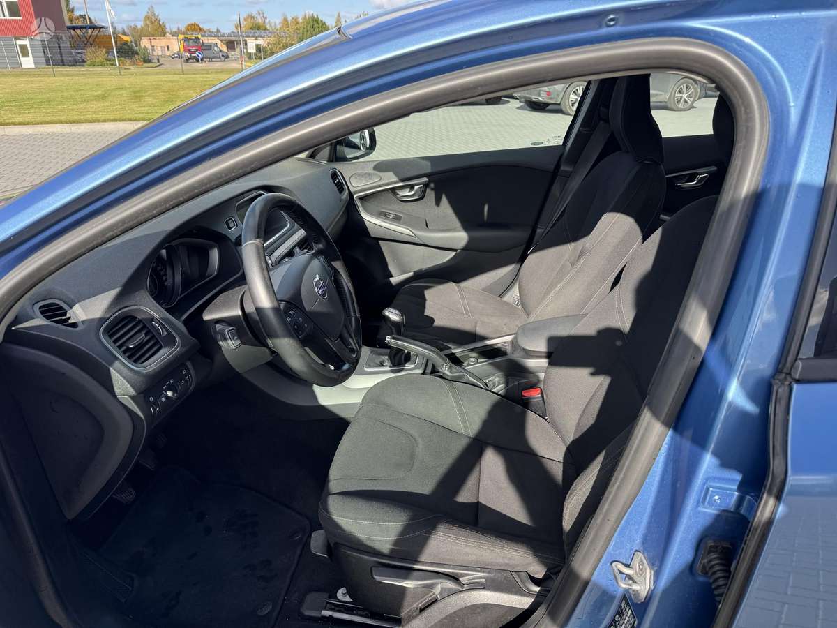Volvo V40, 2.0 l., Хэтчбек