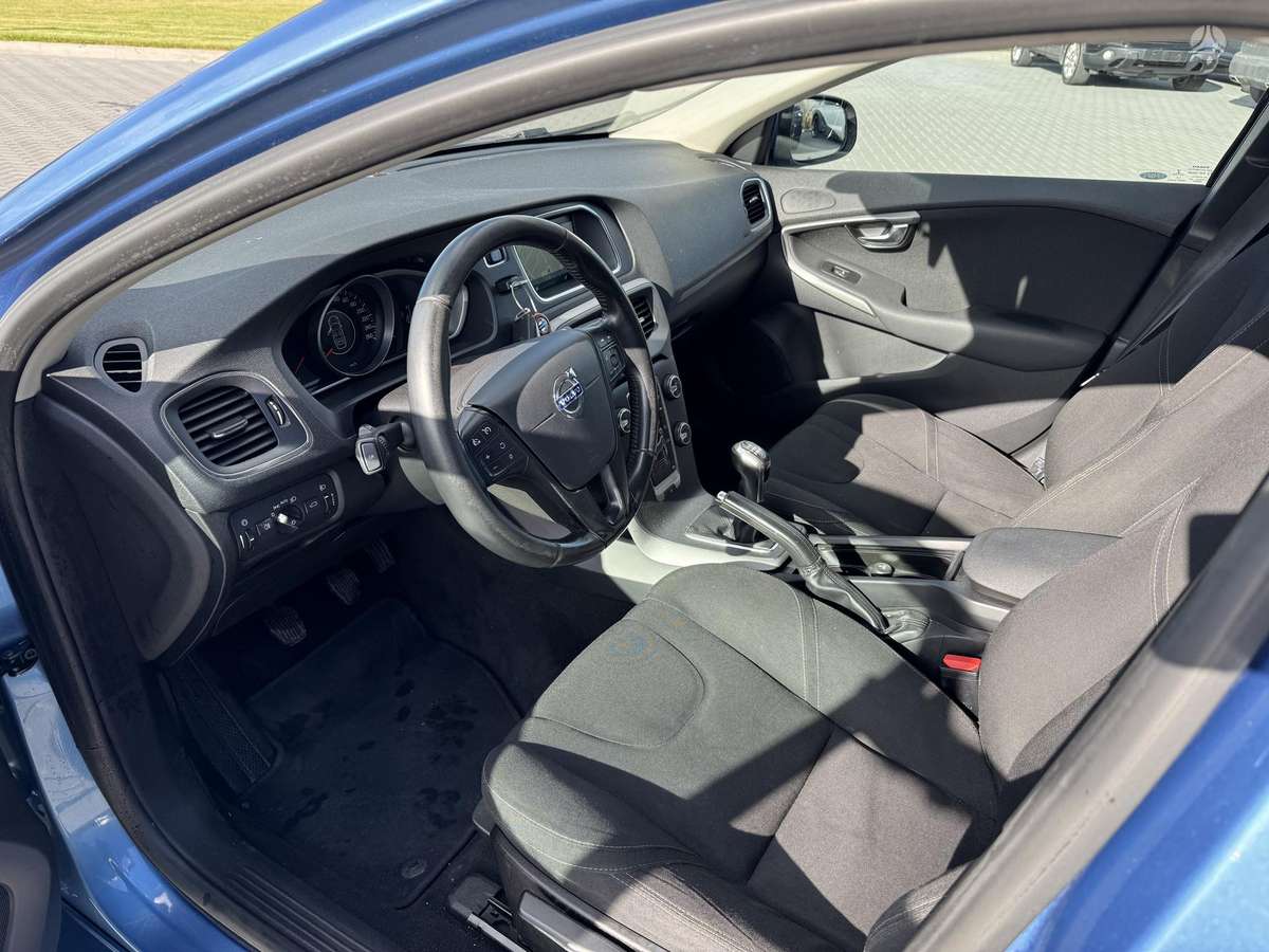 Volvo V40, 2.0 l., hatchback