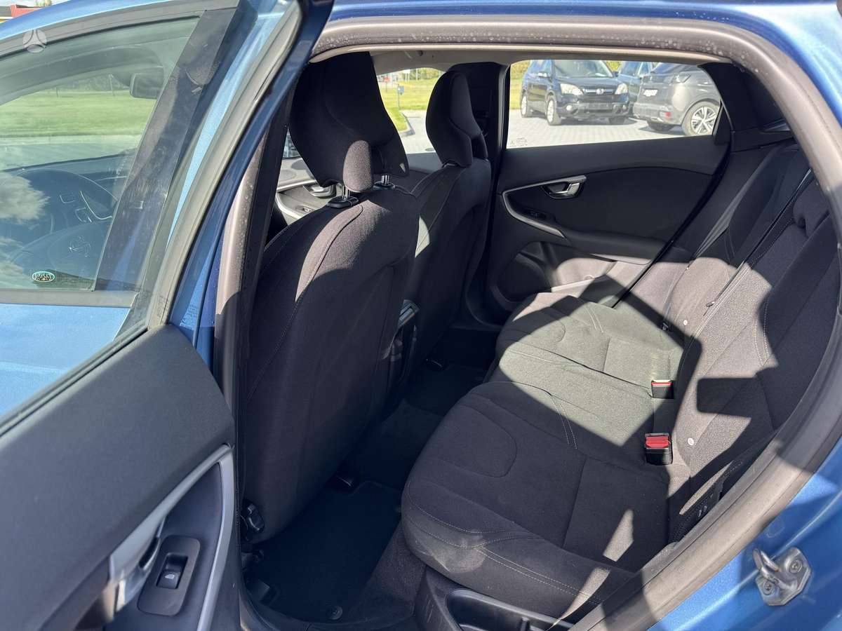 Volvo V40, 2.0 l., hatchback