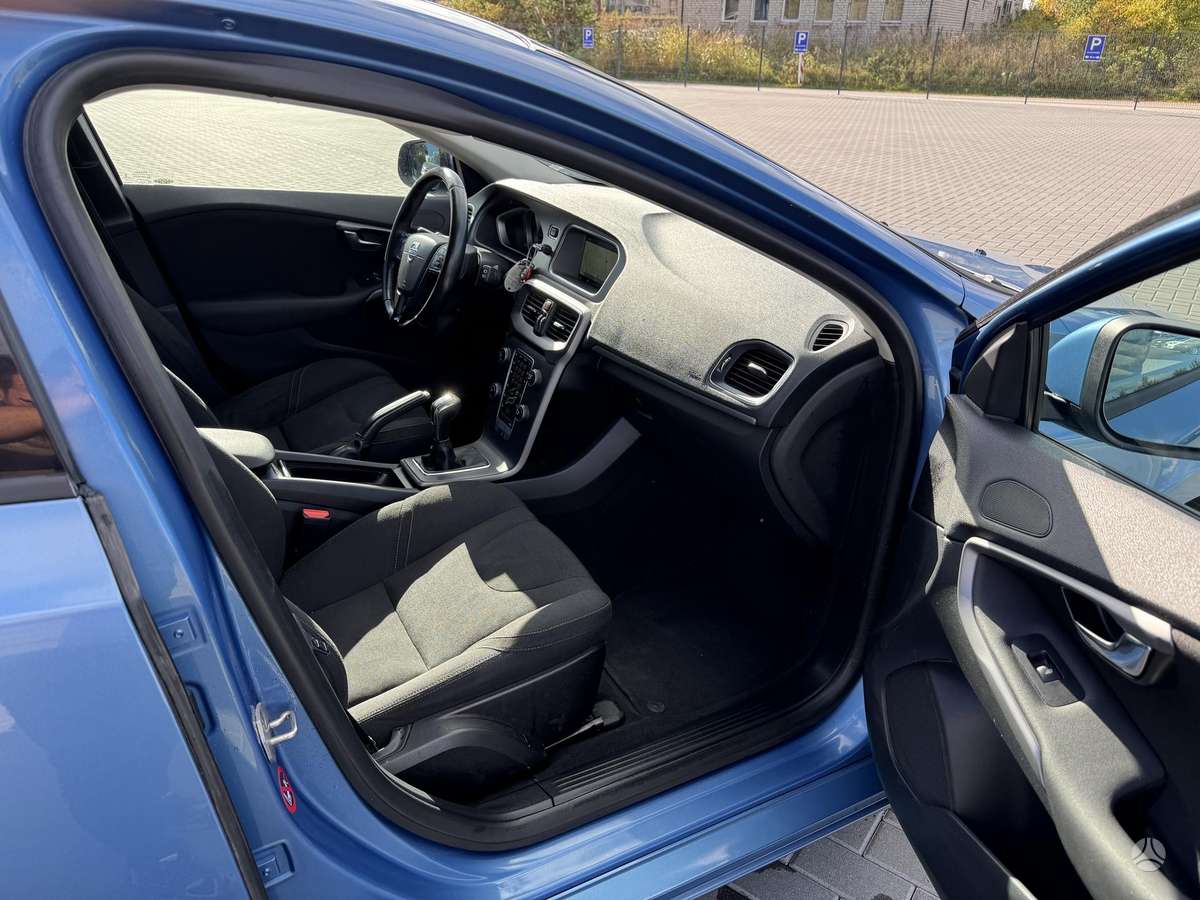 Volvo V40, 2.0 l., hatchback