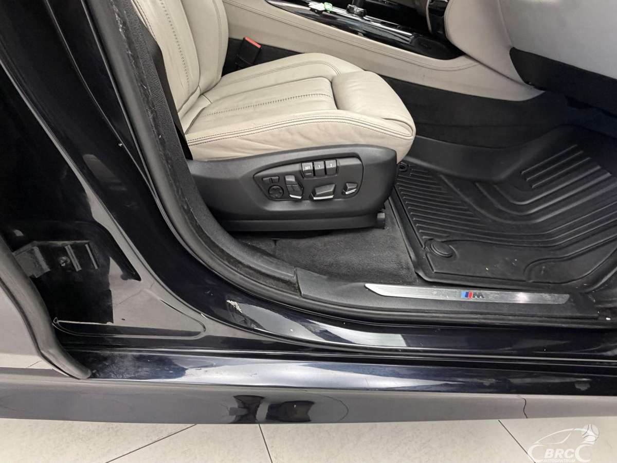 BMW X5, 3.0 l., off-road / crossover