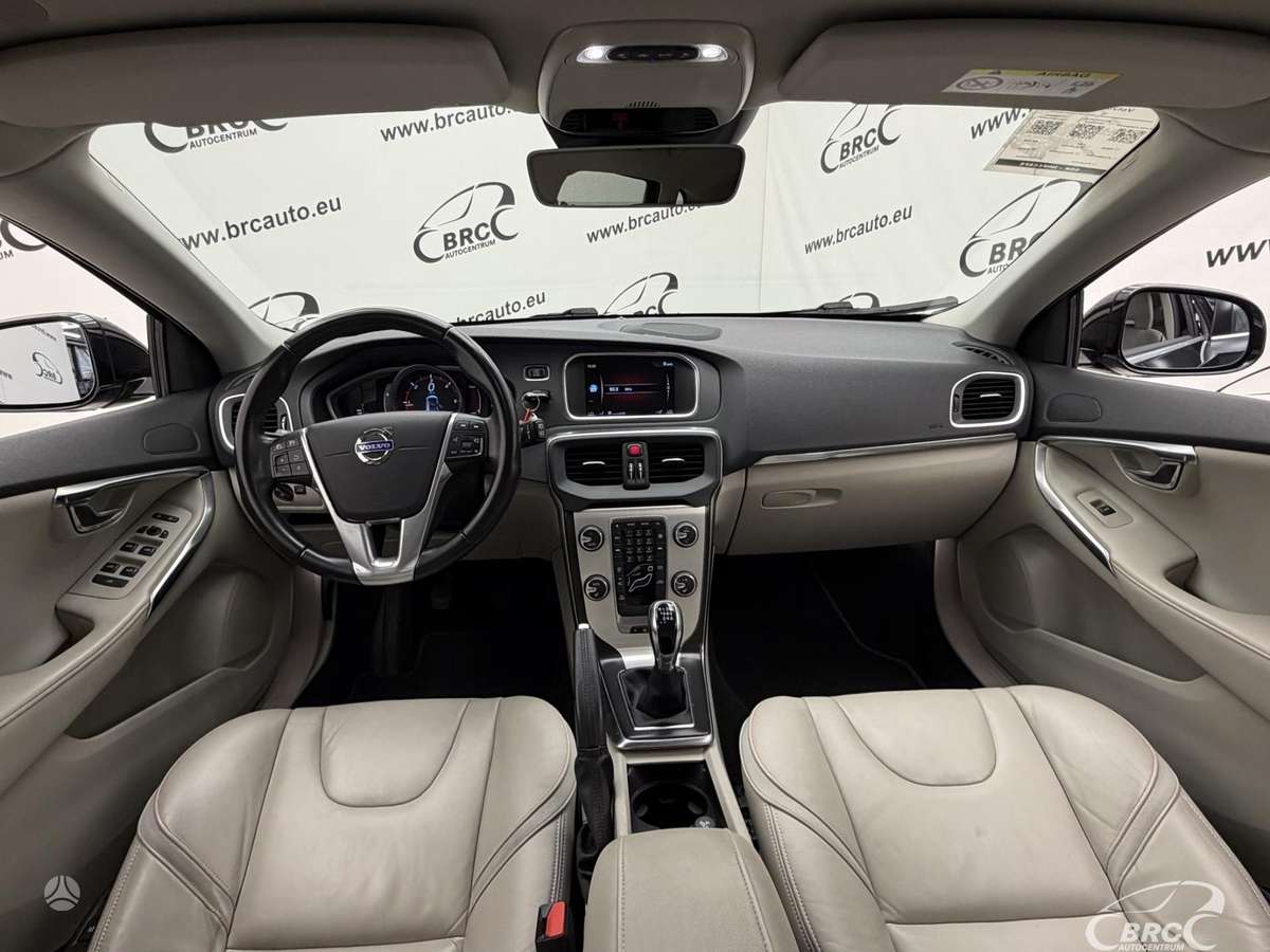 Volvo V40, 1.6 l., hatchback