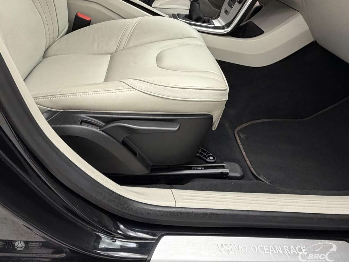 Volvo V40, 1.6 l., hatchback