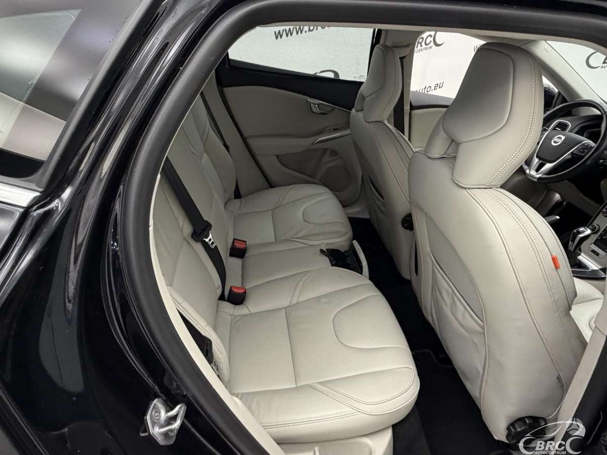 Volvo V40, 1.6 l., hatchback