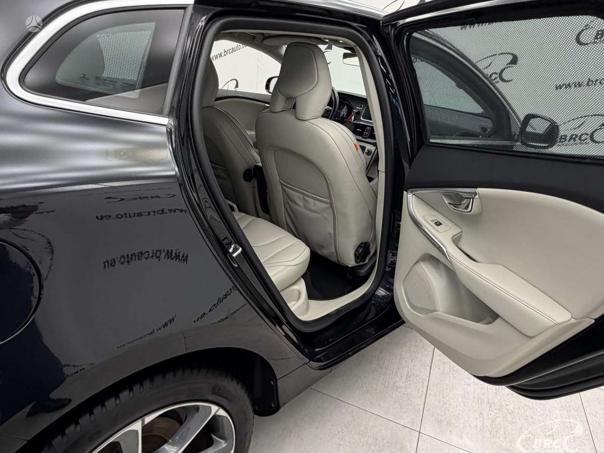 Volvo V40, 1.6 l., hatchback
