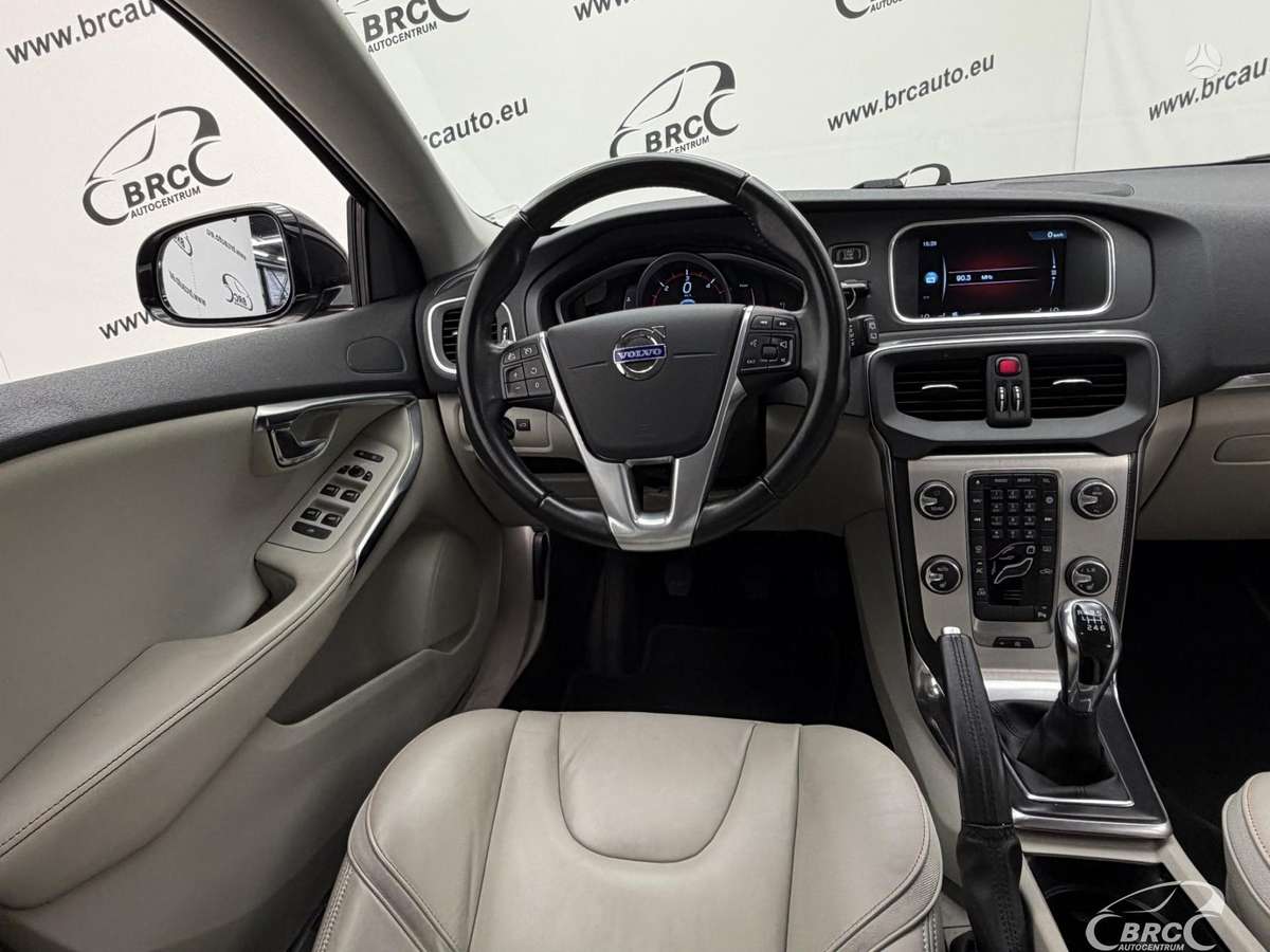 Volvo V40, 1.6 l., hatchback