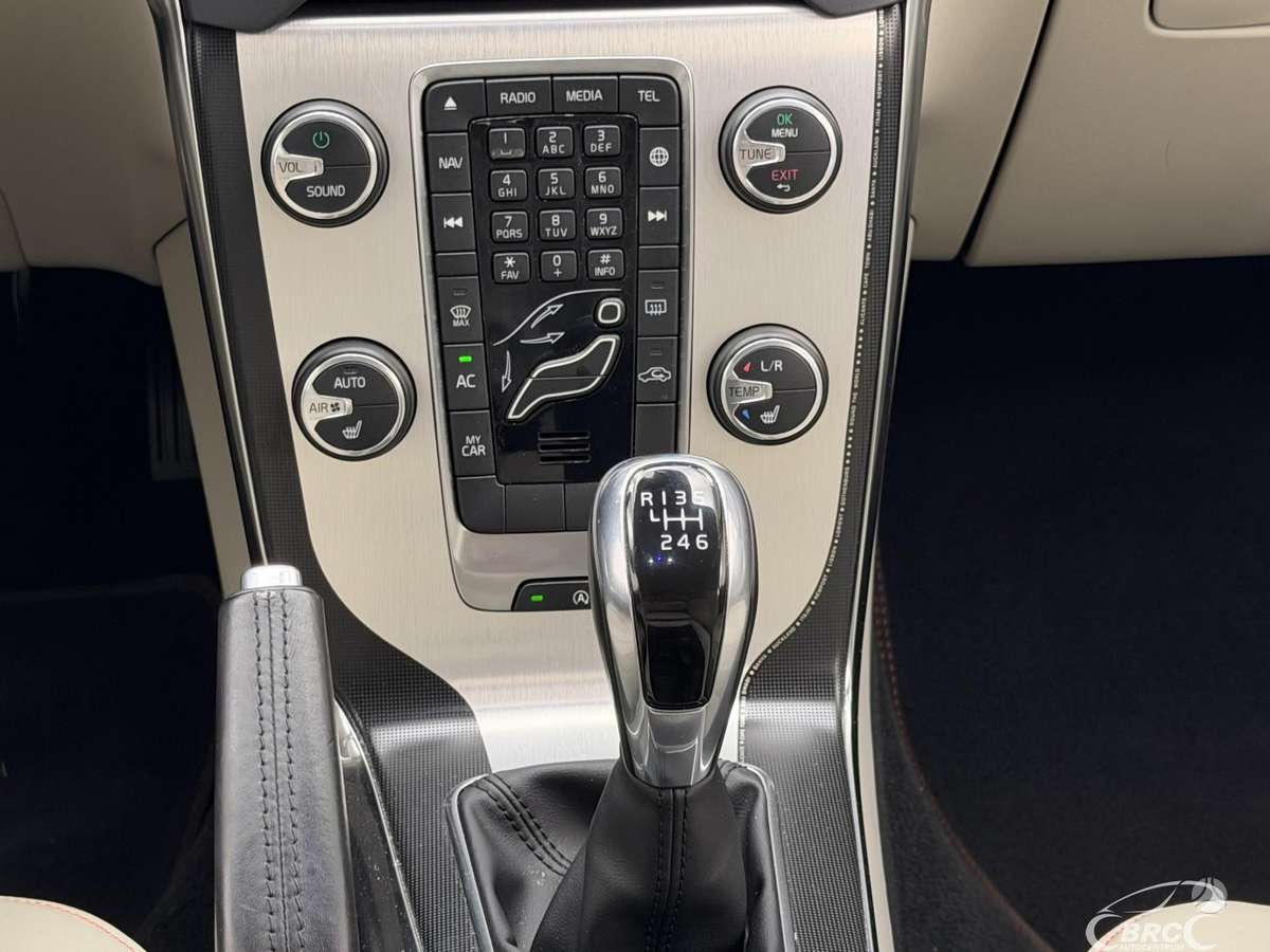 Volvo V40, 1.6 l., hatchback