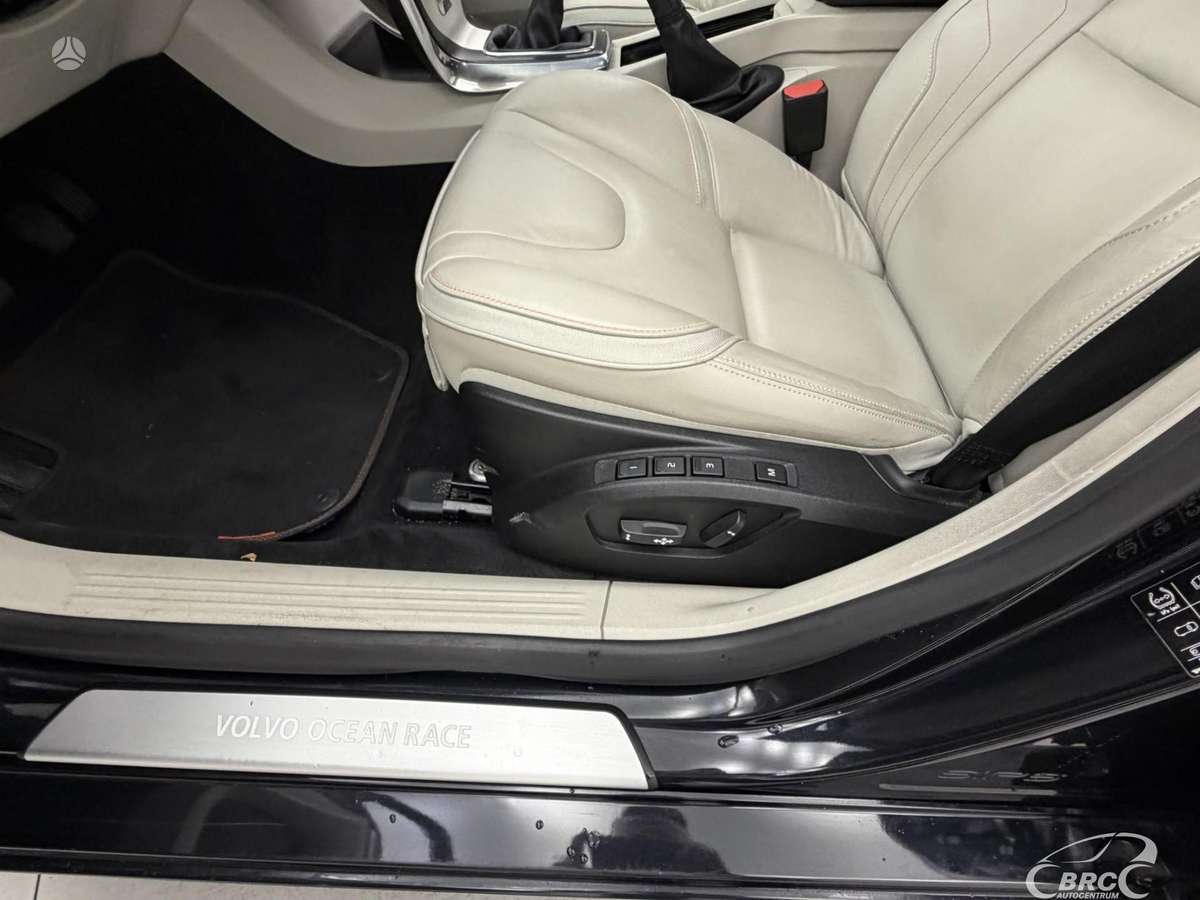Volvo V40, 1.6 l., hatchback