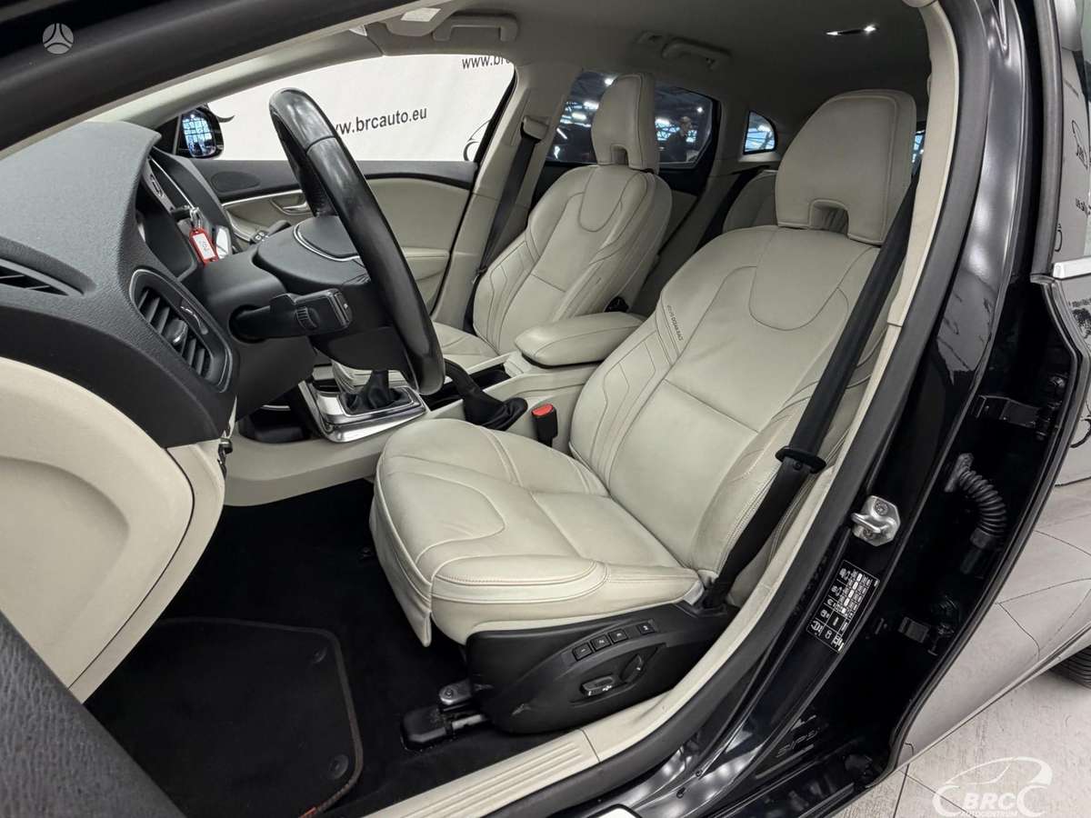 Volvo V40, 1.6 l., hatchback