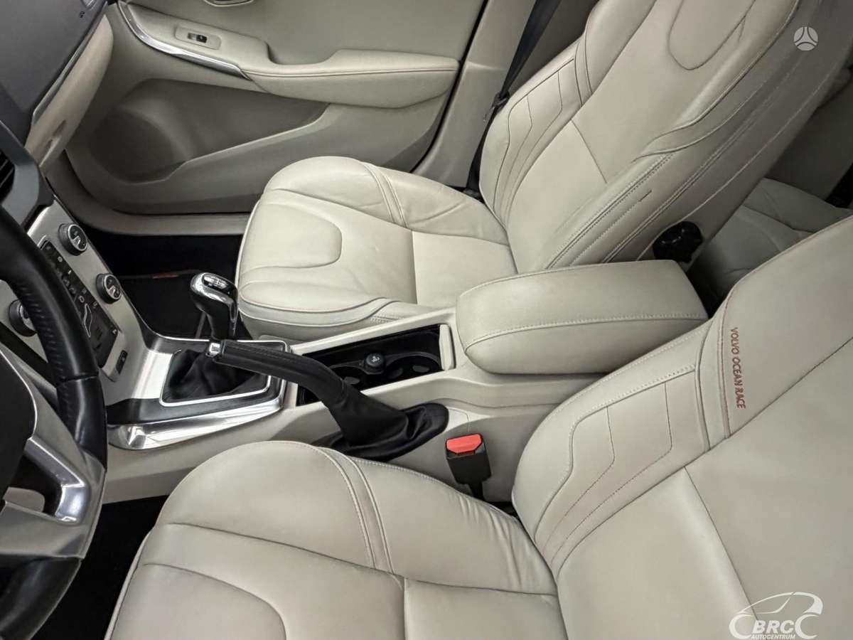 Volvo V40, 1.6 l., hatchback