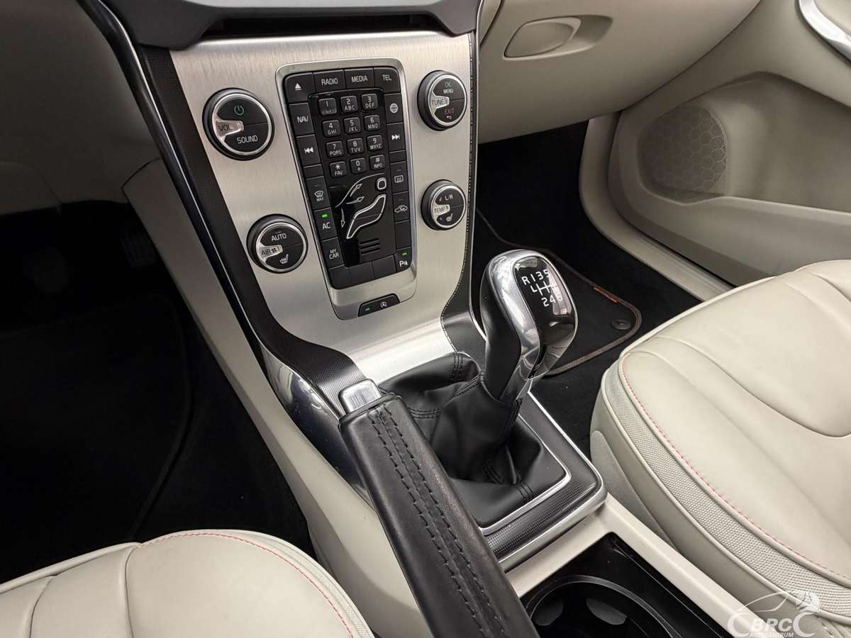 Volvo V40, 1.6 l., hatchback