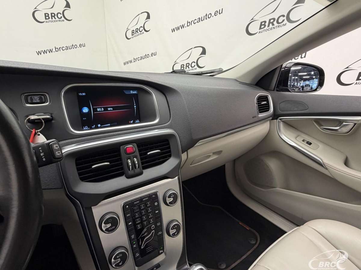 Volvo V40, 1.6 l., hatchback