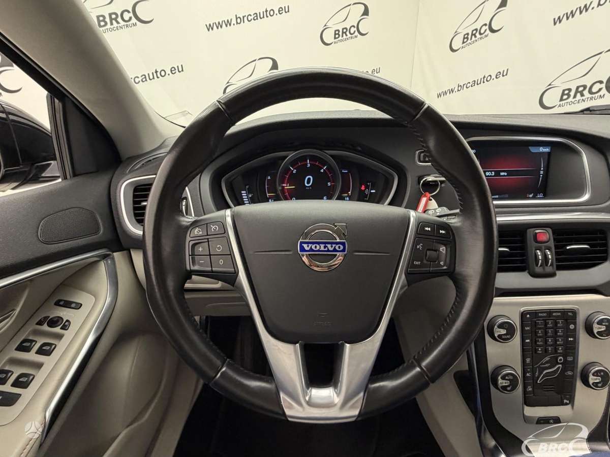 Volvo V40, 1.6 l., hatchback