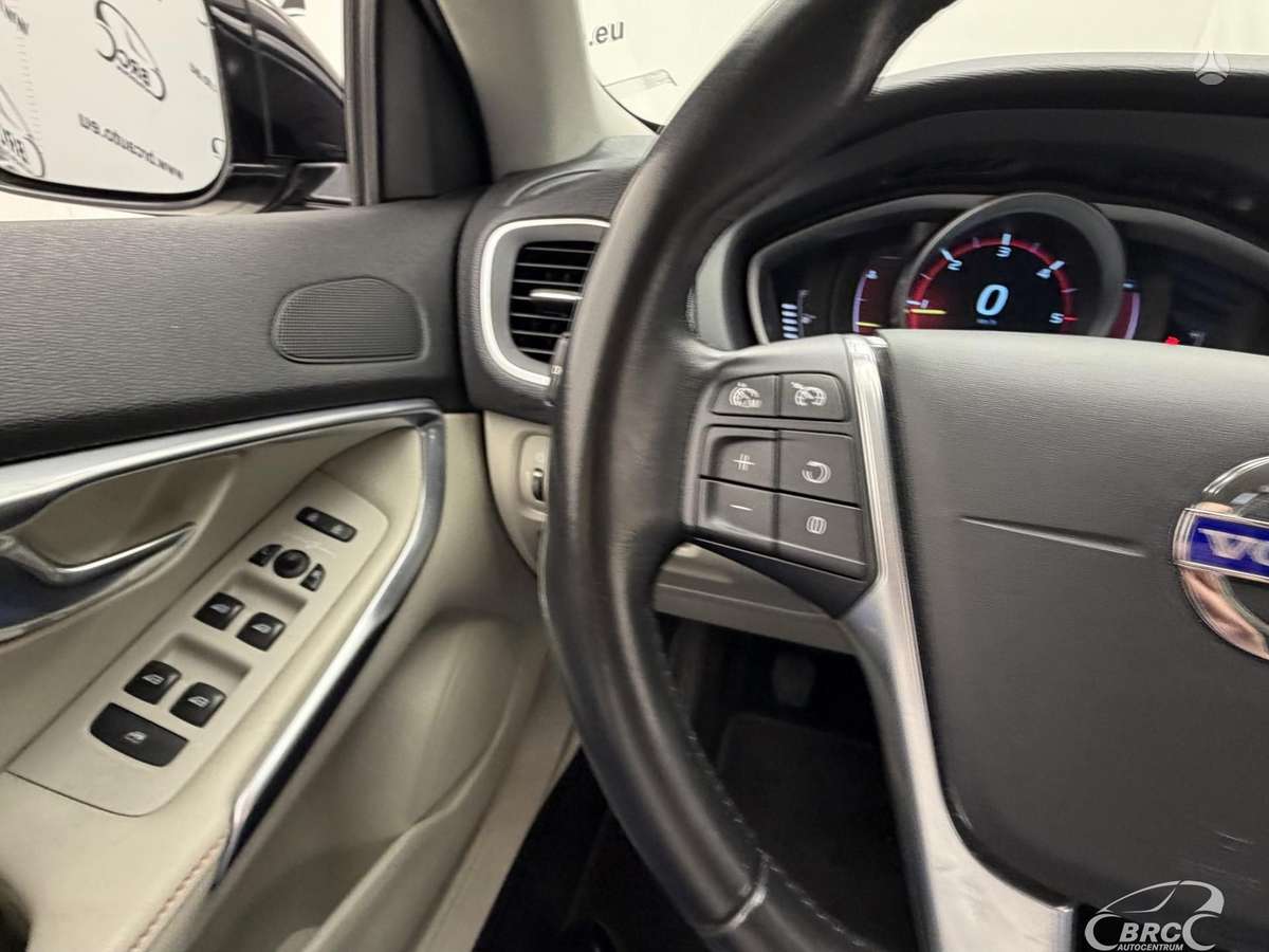 Volvo V40, 1.6 l., hatchback