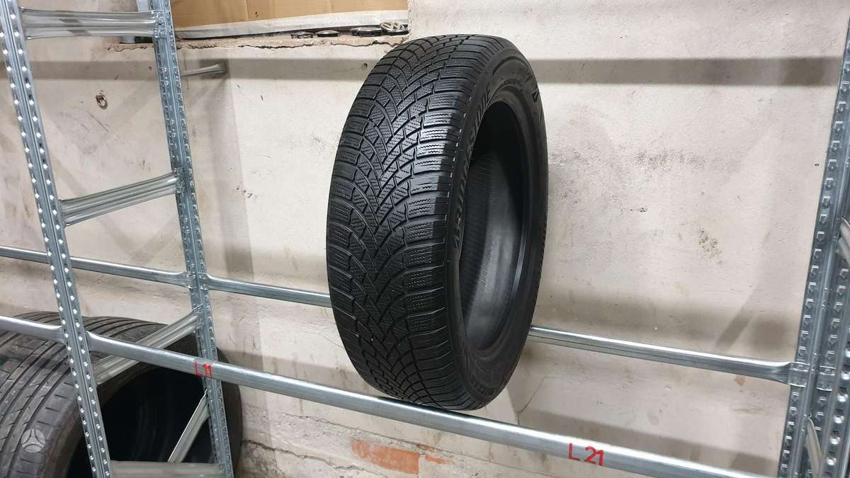 Bridgestone Blizzak LM005, winter 205/60 R18