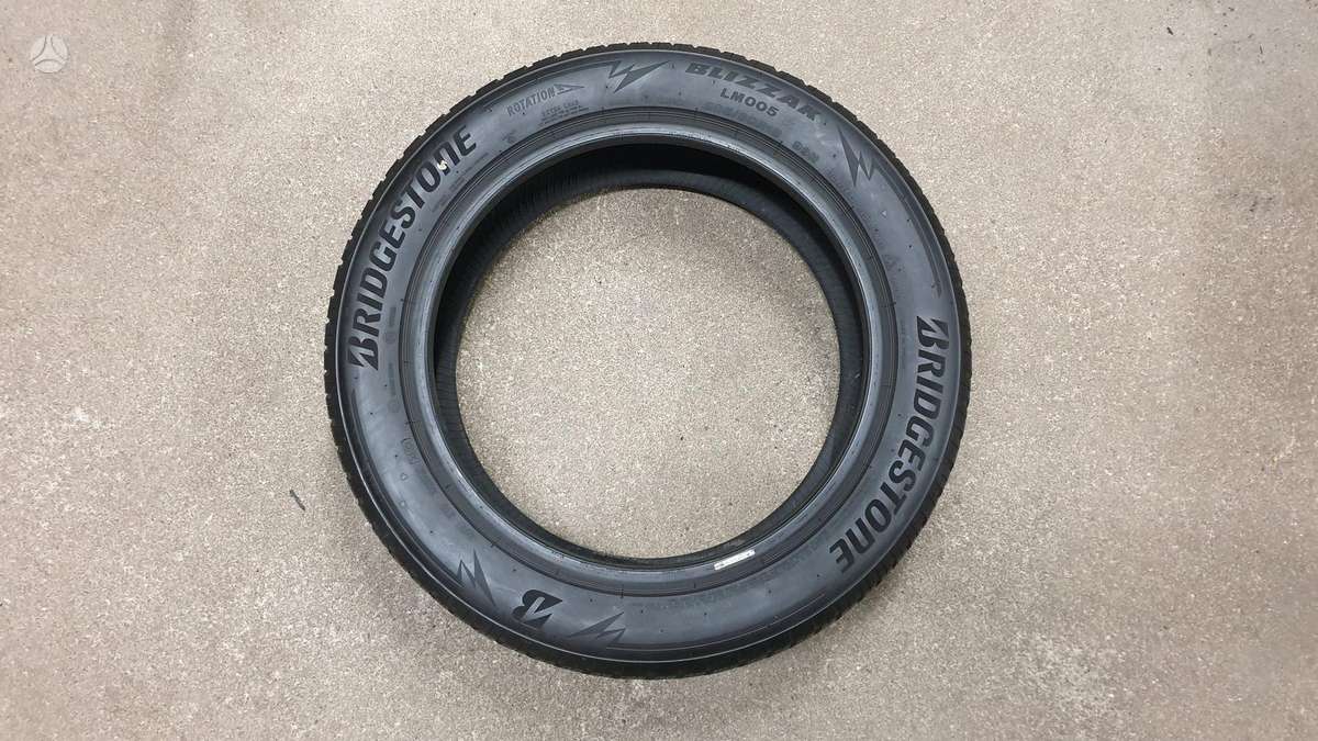Bridgestone Blizzak LM005, winter 205/60 R18