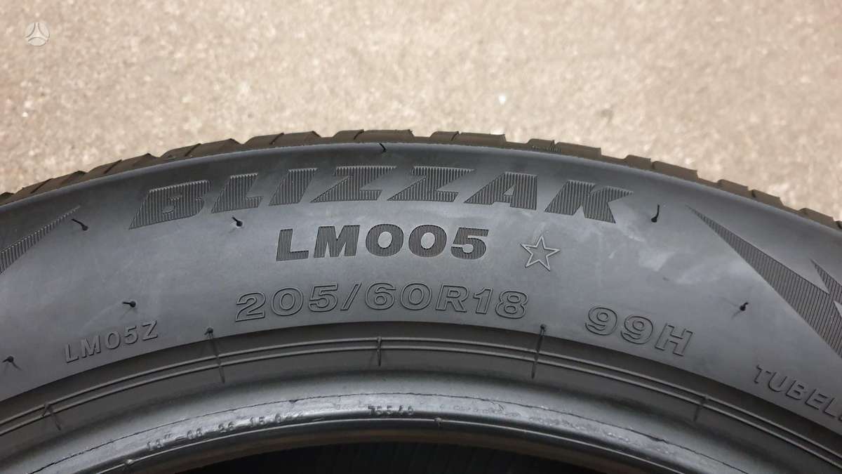 Bridgestone Blizzak LM005, winter 205/60 R18