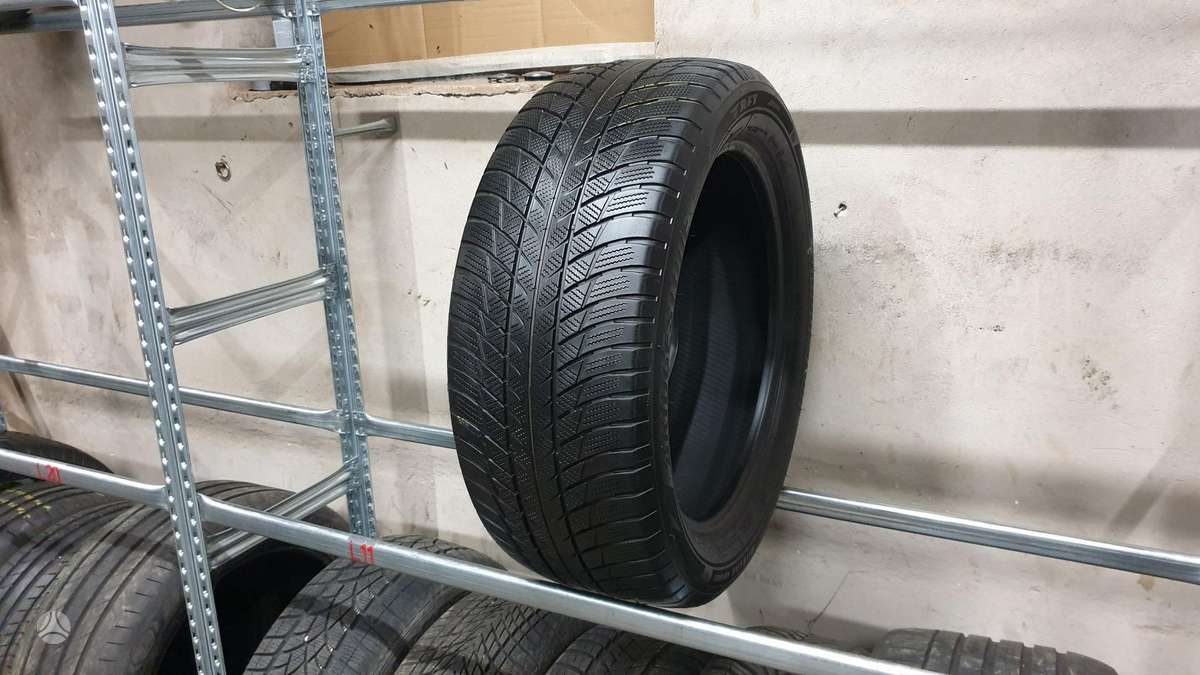 Bridgestone Blizzak LM001, winter 245/50 R19