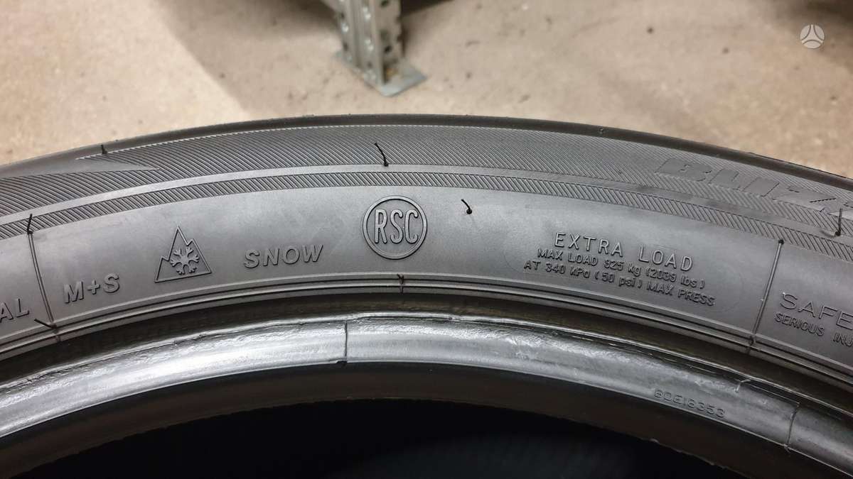Bridgestone Blizzak LM001, winter 245/50 R19