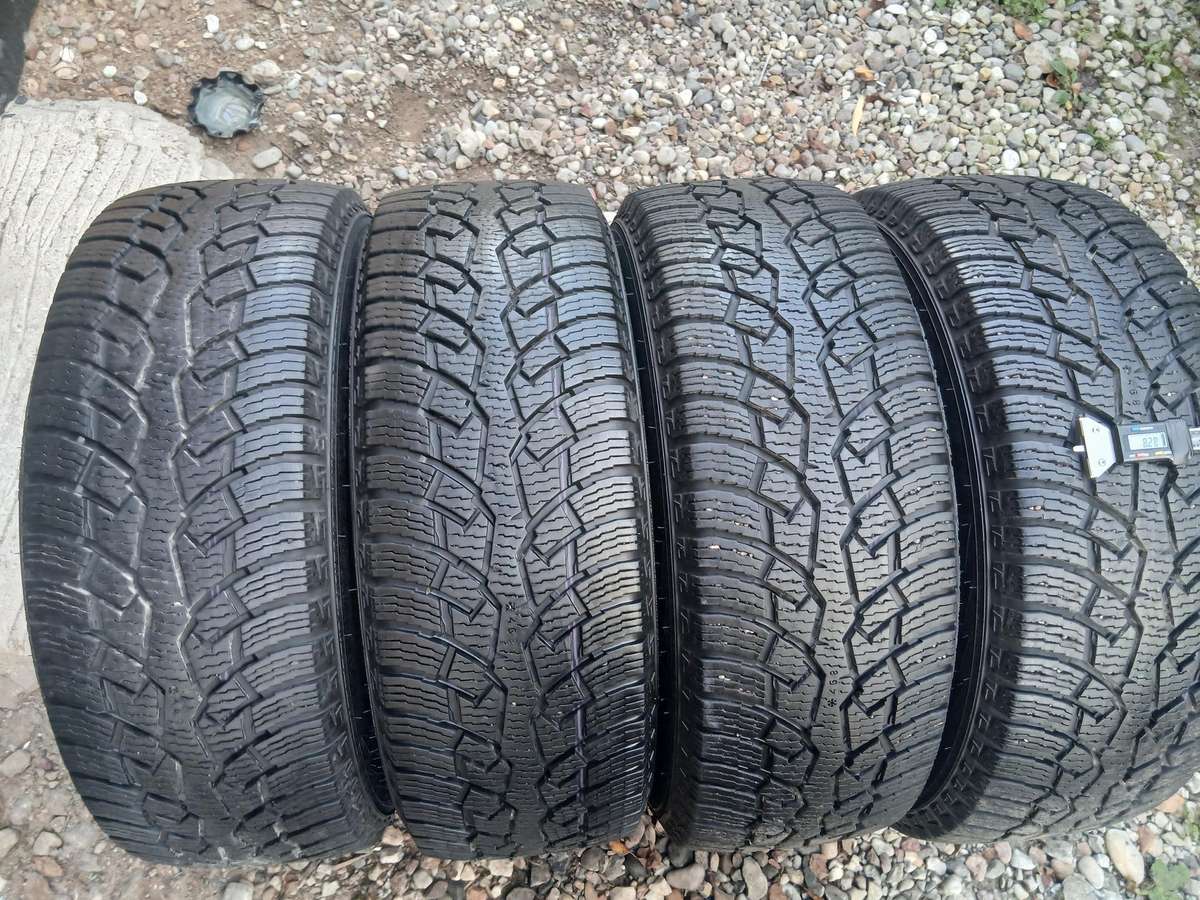 Nokian, всесезонные 235/65 R16