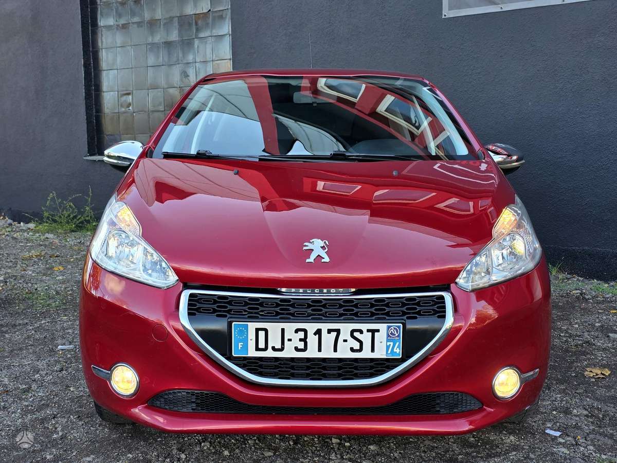 Peugeot 208, 1.2 l., hatchback
