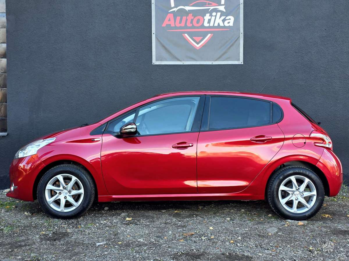 Peugeot 208, 1.2 l., hatchback