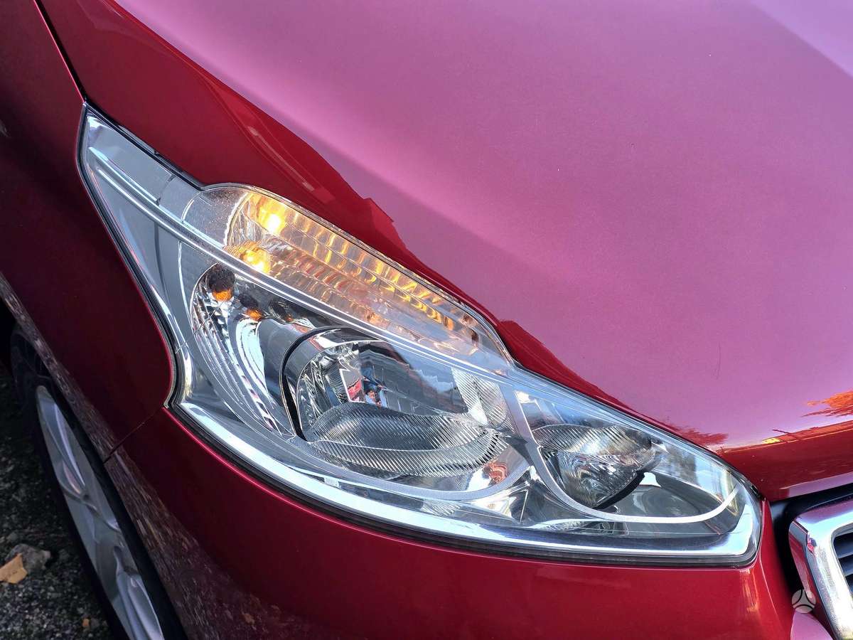 Peugeot 208, 1.2 l., hatchback