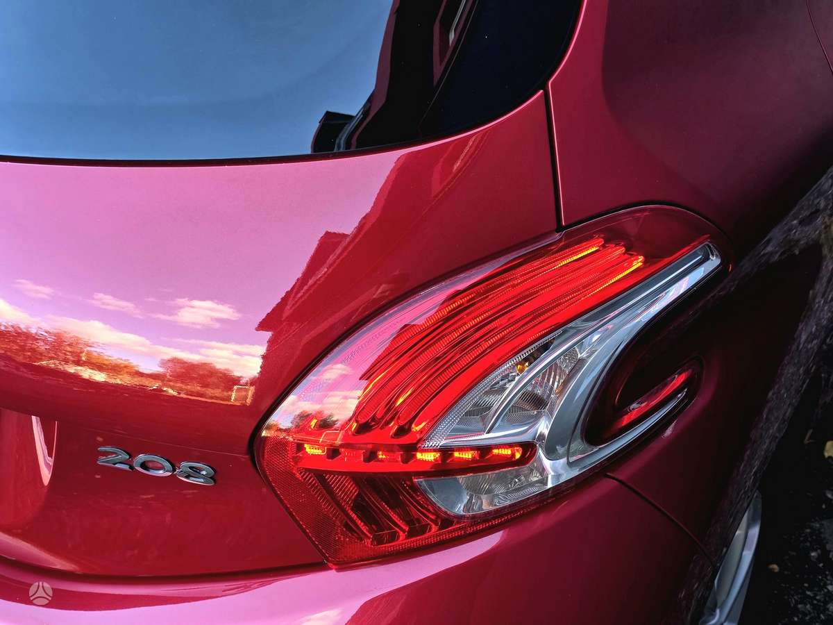 Peugeot 208, 1.2 l., hatchback