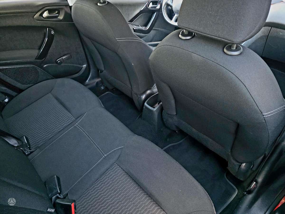 Peugeot 208, 1.2 l., hatchback