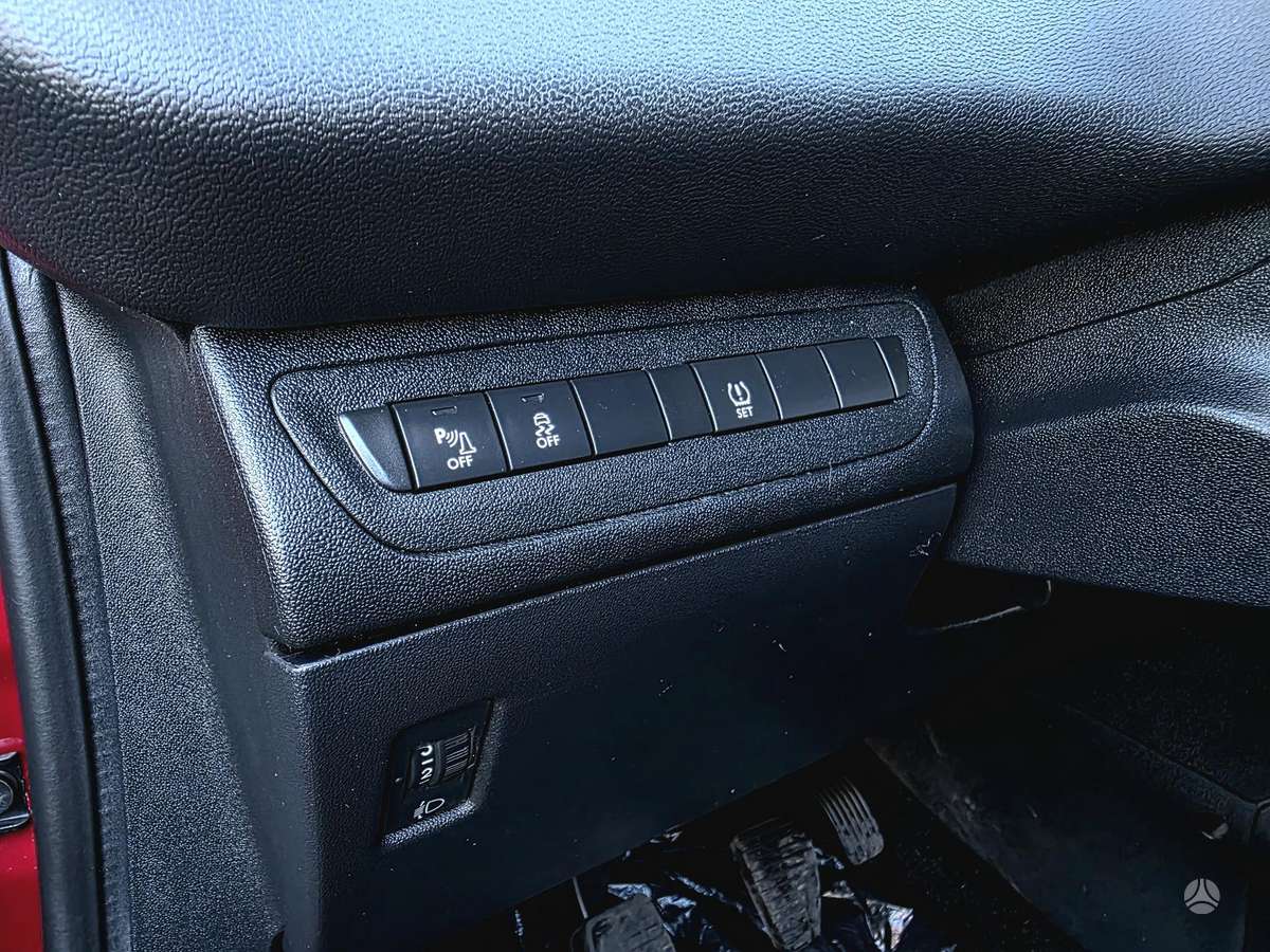 Peugeot 208, 1.2 l., hatchback