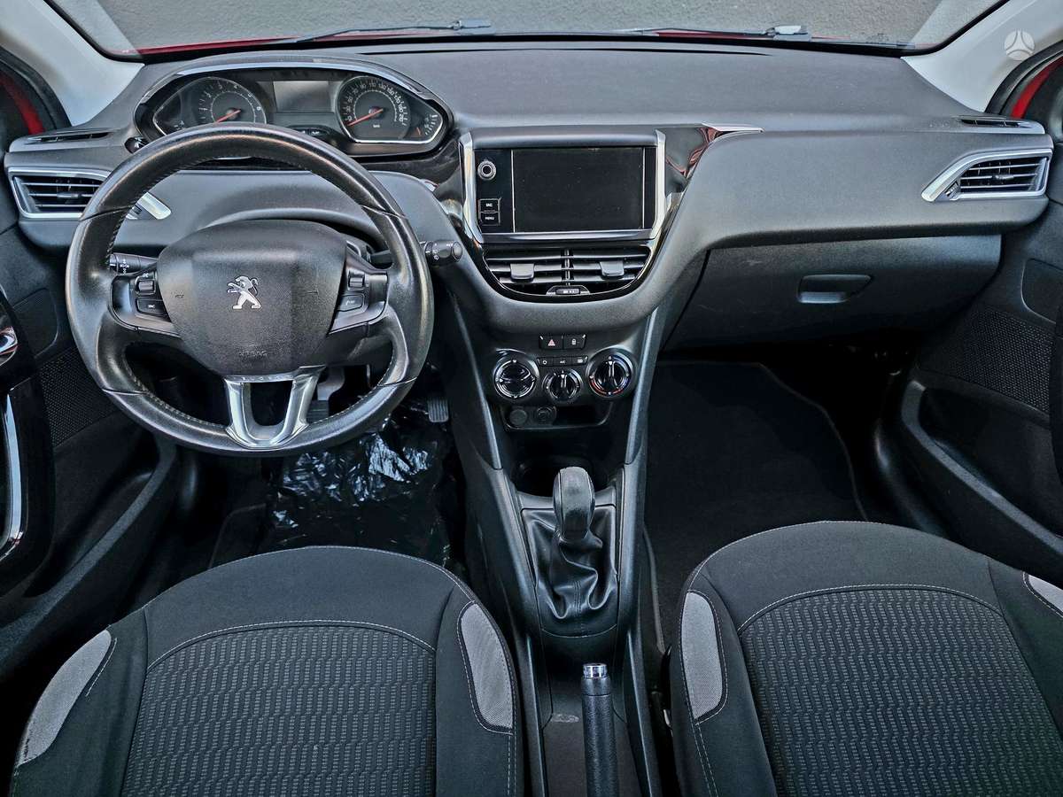 Peugeot 208, 1.2 l., hatchback