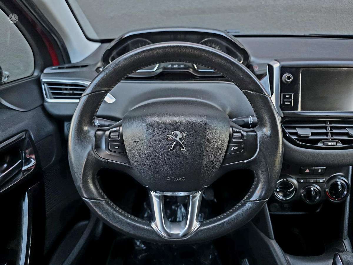 Peugeot 208, 1.2 l., hatchback