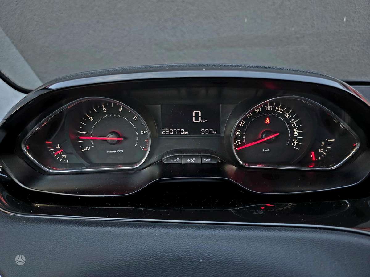 Peugeot 208, 1.2 l., hatchback