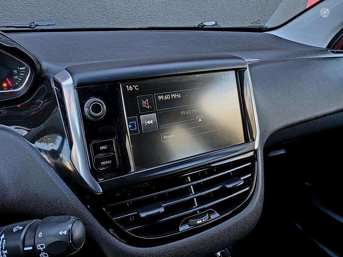 Peugeot 208, 1.2 l., hatchback