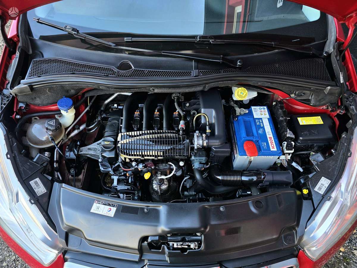 Peugeot 208, 1.2 l., hatchback